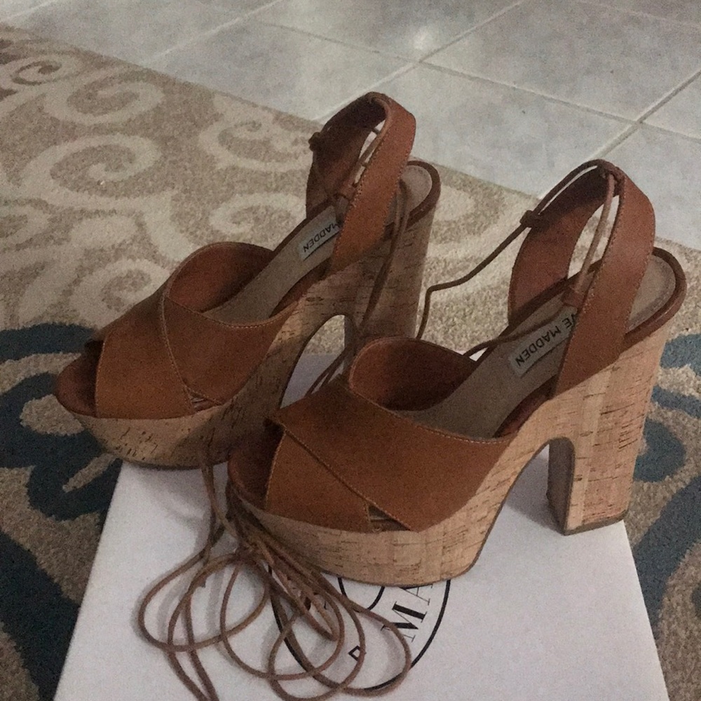 Steve Madden cork lace up sandals - Picture 4 of 7
